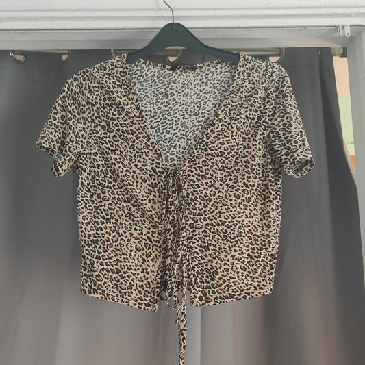 SHEIN Leopard Print Tie Front Crop Top | Animal Print V-Neck Short Sleeve