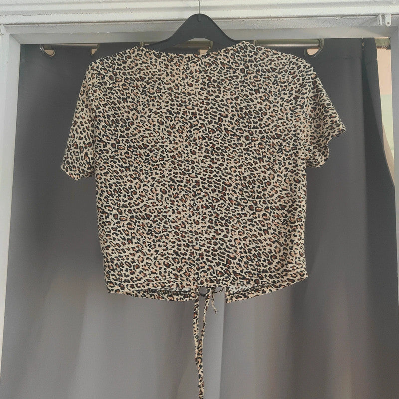 SHEIN Leopard Print Tie Front Crop Top | Animal Print V-Neck Short Sleeve