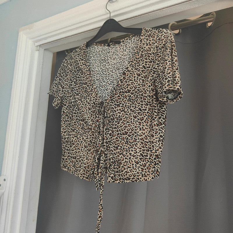 SHEIN Leopard Print Tie Front Crop Top | Animal Print V-Neck Short Sleeve