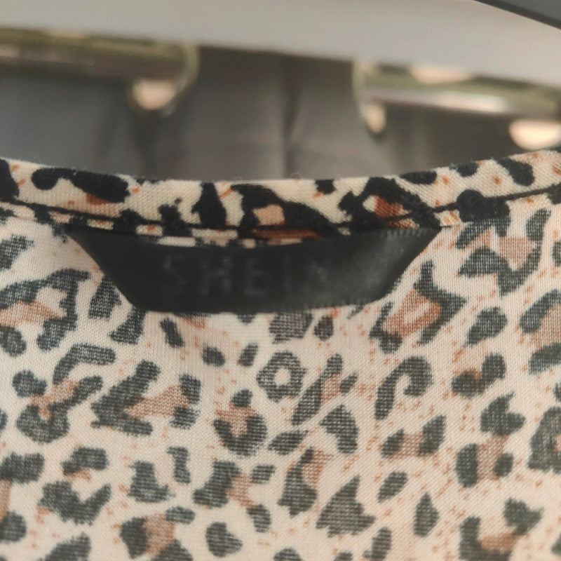 SHEIN Leopard Print Tie Front Crop Top | Animal Print V-Neck Short Sleeve