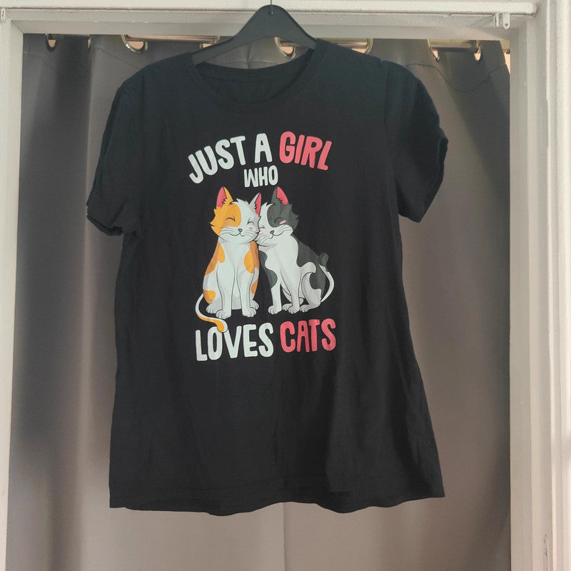 Just a Girl Who Loves Cats Black T-Shirt Size M Graphic Tee Cute Aesthetic