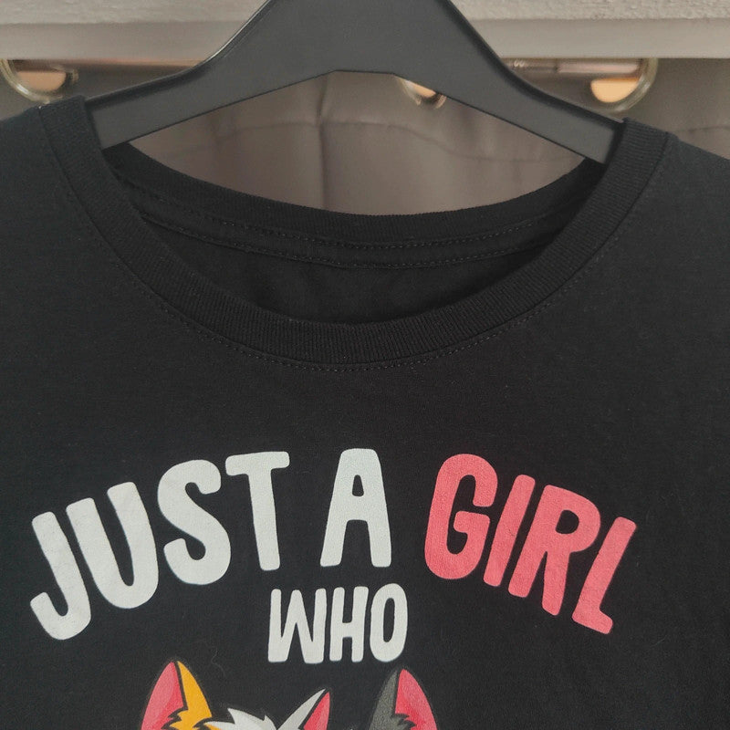 Just a Girl Who Loves Cats Black T-Shirt Size M Graphic Tee Cute Aesthetic