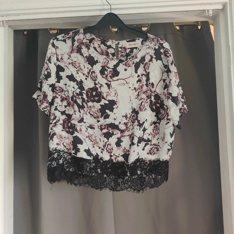 NaaNaa Size 18 White &amp; Black Floral Lace Hem Crop Top T-Shirt Goth Boho