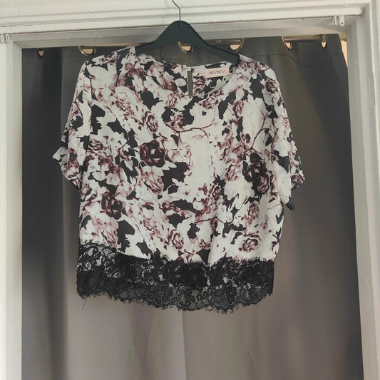 NaaNaa Size 18 White &amp; Black Floral Lace Hem Crop Top T-Shirt Goth Boho