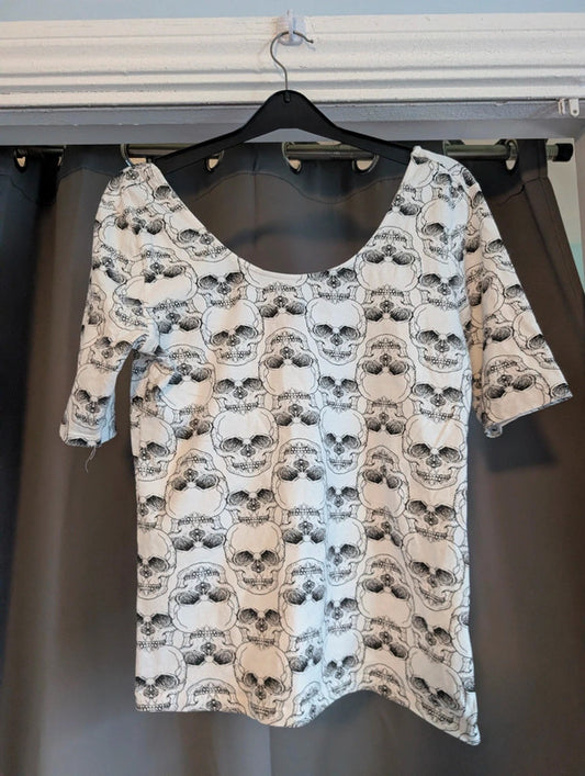 H&amp;M Divided White Black Skull Print Scoop Neck Elbow Sleeve Top Size L