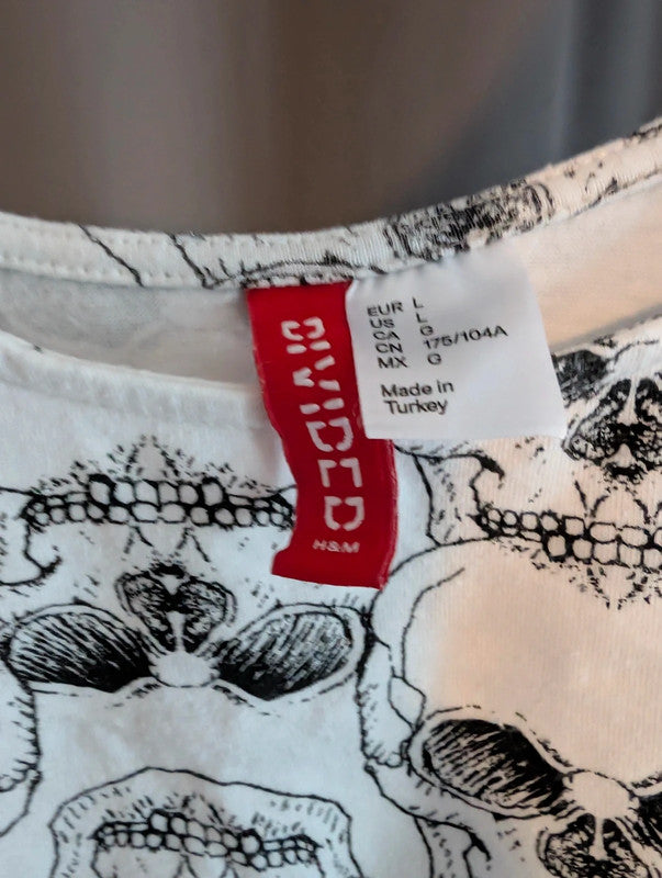 H&amp;M Divided White Black Skull Print Scoop Neck Elbow Sleeve Top Size L