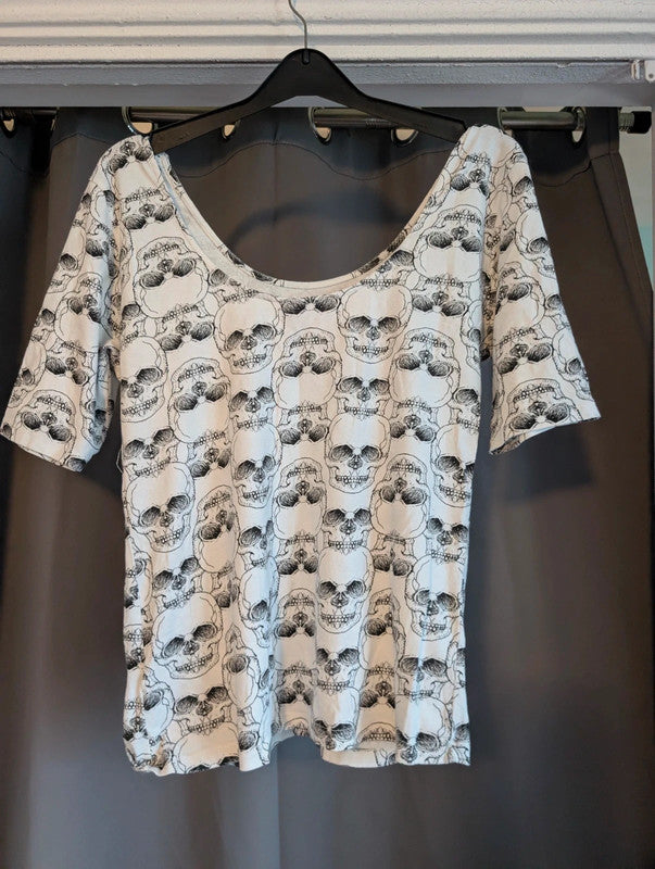 H&amp;M Divided White Black Skull Print Scoop Neck Elbow Sleeve Top Size L