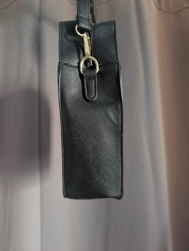 Beetlejuice Never Trust The Living Coffin Crossbody Bag Black Goth Alternative