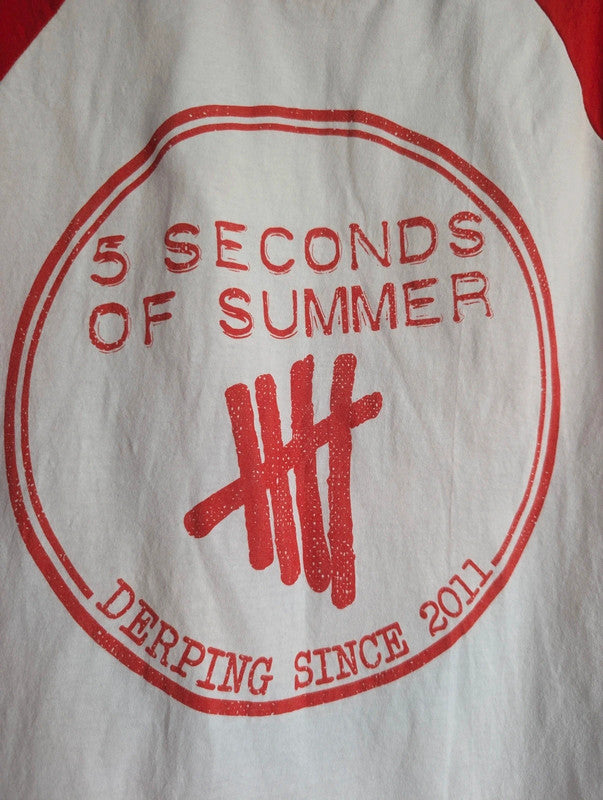 5 Seconds Of Summer Derping Since 2011 Baseball Graphic T-Shirt Size M Red