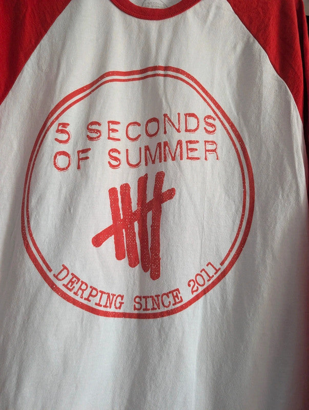 5 Seconds Of Summer Derping Since 2011 Baseball Graphic T-Shirt Size M Red