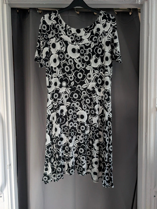 Tu Black White Floral Retro Print Skater Dress UK 16 Mod Whimsigoth