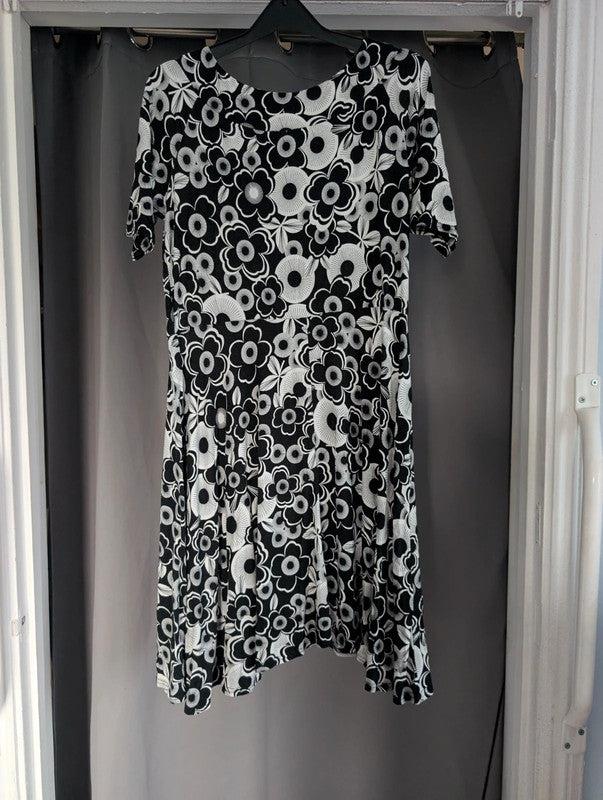 Tu Black White Floral Retro Print Skater Dress UK 16 Mod Whimsigoth