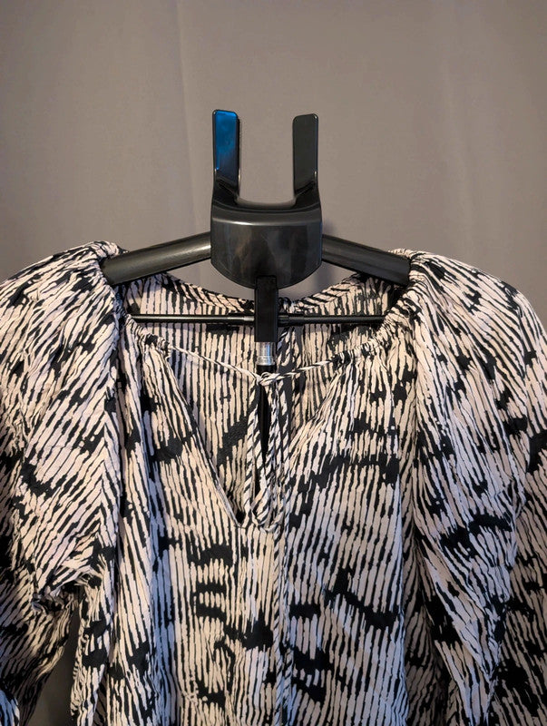 HM Black White Abstract Ikat Smock Blouse Boho Peasant Tunic Top S UK 8 10