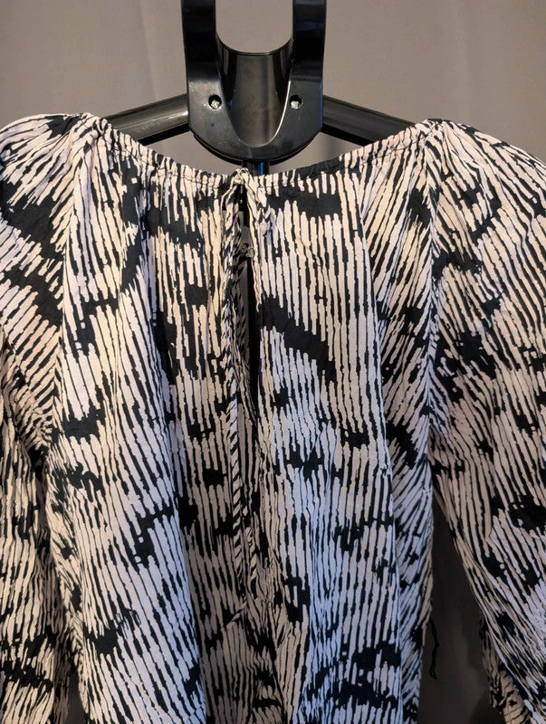 HM Black White Abstract Ikat Smock Blouse Boho Peasant Tunic Top S UK 8 10