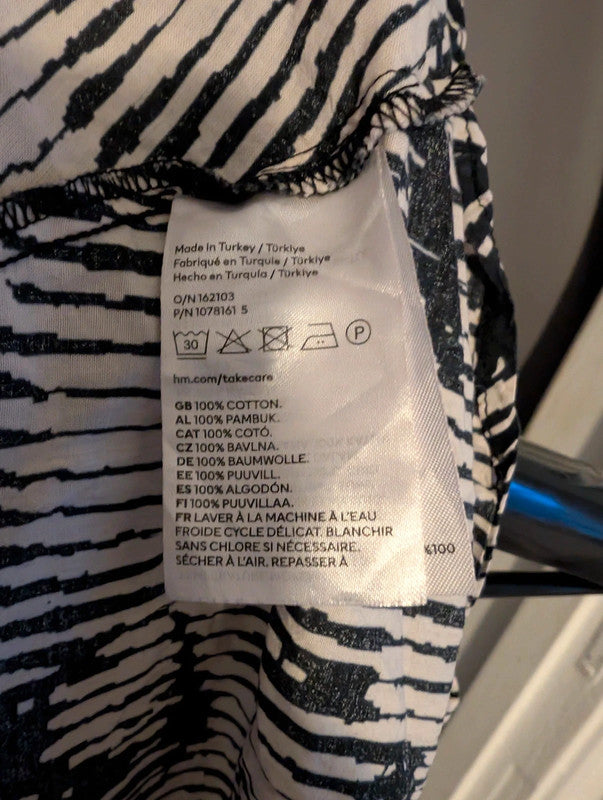 HM Black White Abstract Ikat Smock Blouse Boho Peasant Tunic Top S UK 8 10