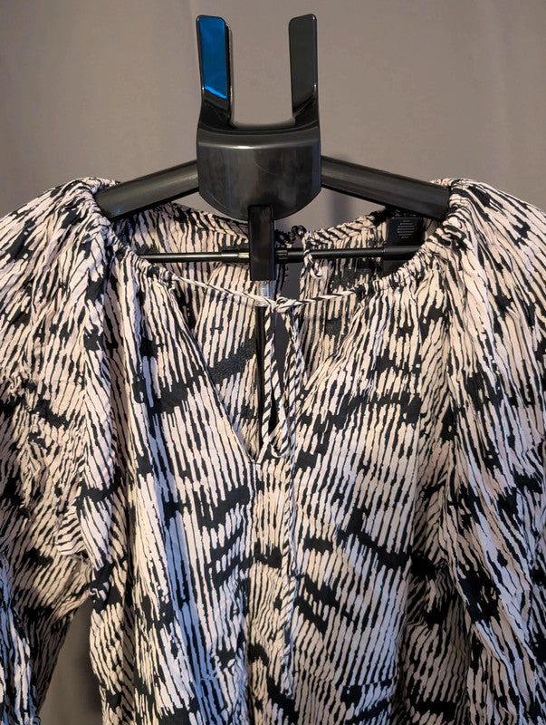 HM Black White Abstract Ikat Smock Blouse Boho Peasant Tunic Top S UK 8 10