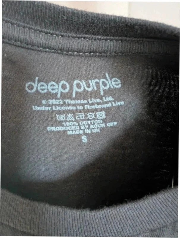 Deep Purple black graphic t-shirt featuring red Smoke on the Water design, 100% cotton.