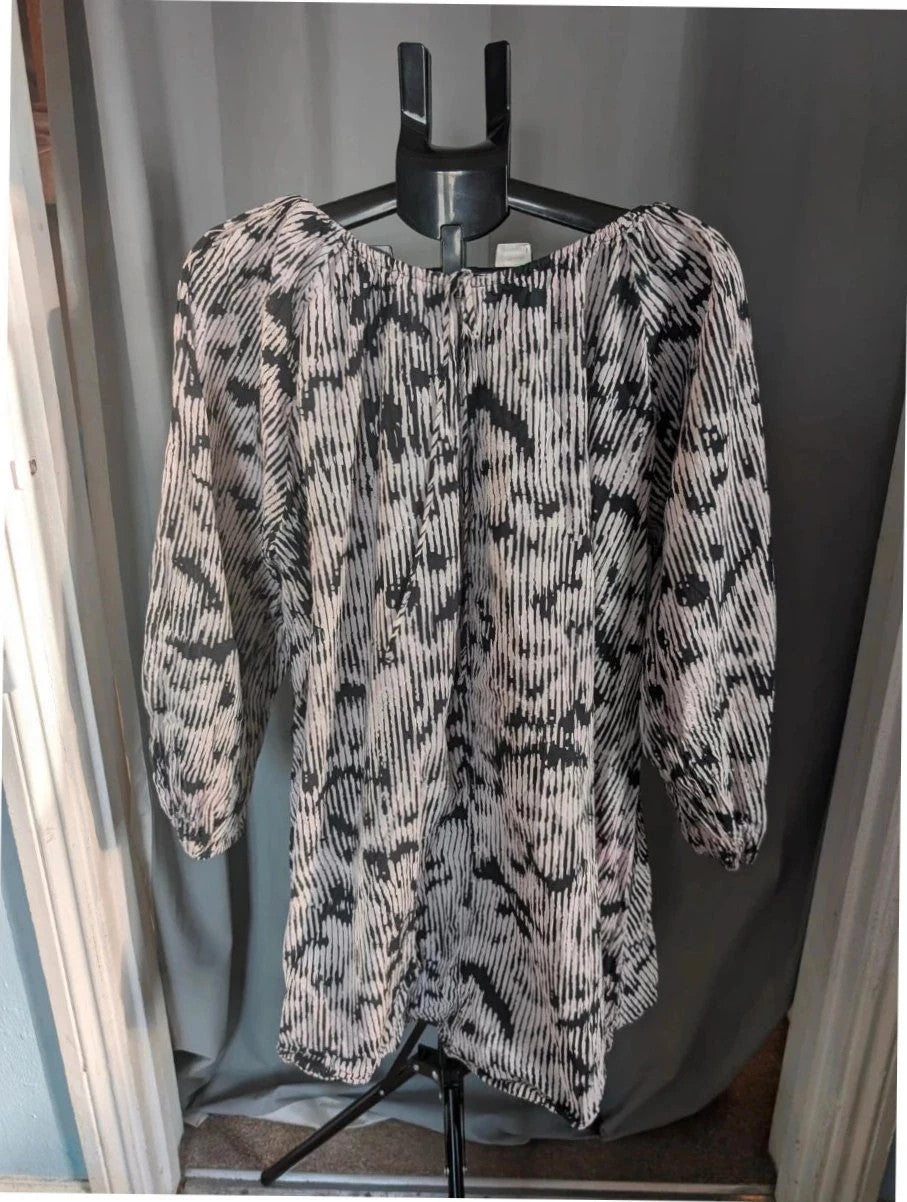 H&M oversized tunic top black white abstract print, round neckline, long sleeves, breathable cotton.