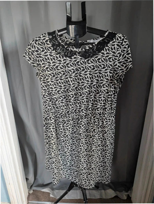 New Look black and white bird print mini dress with lace Peter Pan collar.