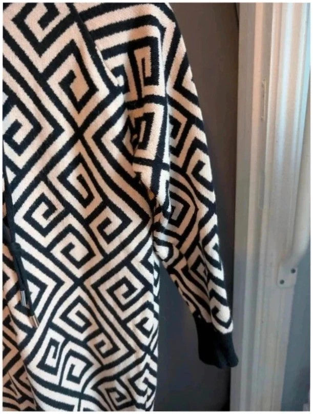 Moewy black cream geometric knit hooded jumper dress with drawstring hood and ribbed cuffs.