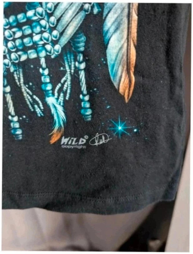 Wild graphic t-shirt black featuring double-sided wolf and dreamcatcher prints, 100% cotton.