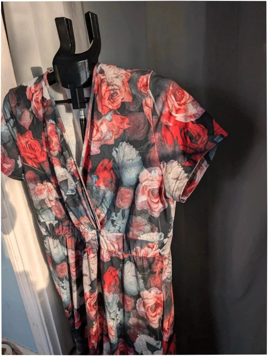 Hotsquash floral rose print maxi dress multi-coloured with V-neck and short sleeves.