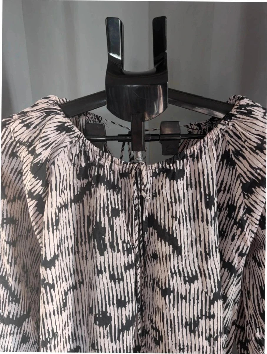 H&M oversized tunic top black white abstract print, round neckline, long sleeves, breathable cotton.