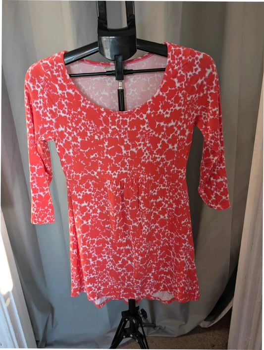Boden coral pink and white floral tunic dress with scoop neckline and 3/4 sleeves.