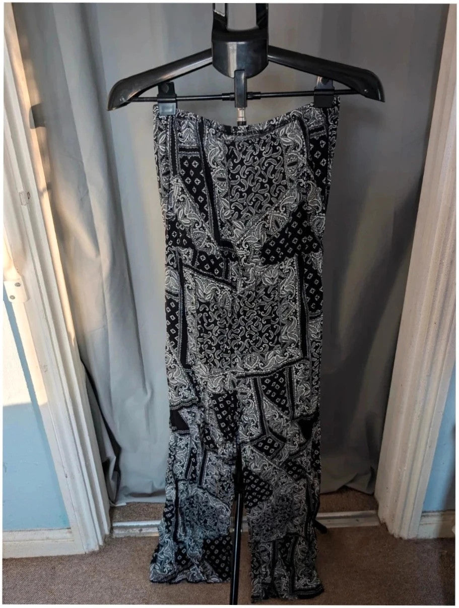 Peacocks black and white paisley strapless bandeau jumpsuit in lightweight viscose fabric.