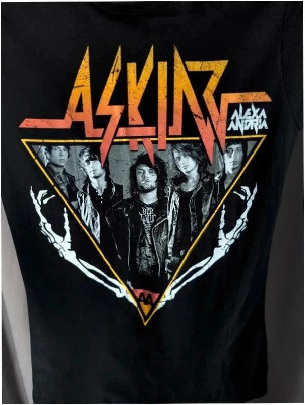 Gildan black pocket t-shirt with vibrant retro rock band graphic and crew neckline.