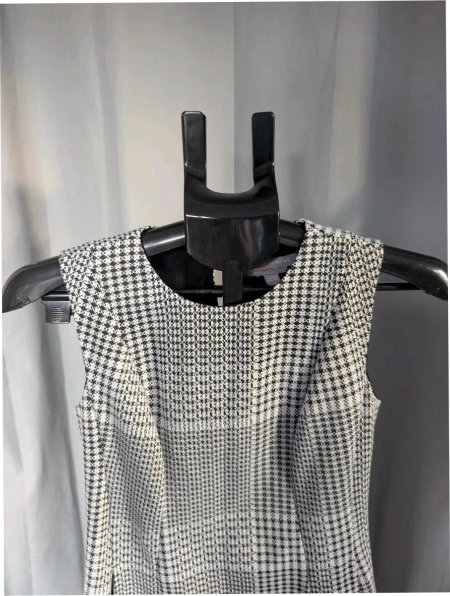 Dorothy Perkins black and white houndstooth shift dress with sleeveless design and back keyhole.
