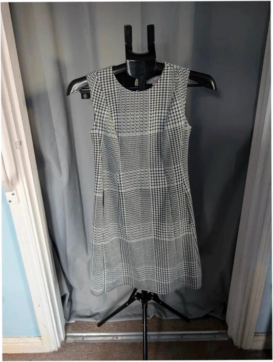 Dorothy Perkins black and white houndstooth shift dress with sleeveless design and back keyhole.