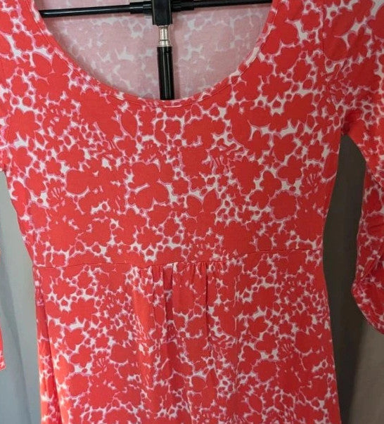 Boden coral pink and white floral tunic dress with scoop neckline and 3/4 sleeves.