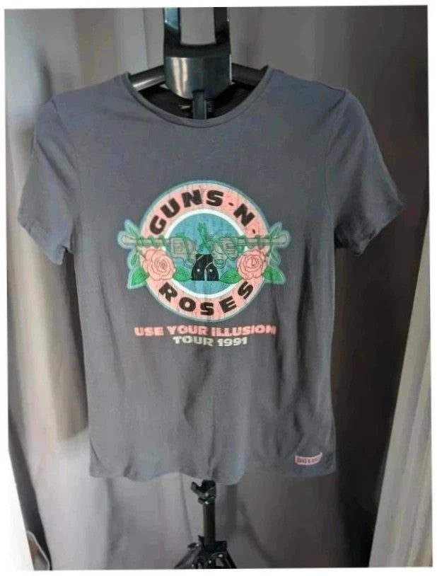 F&F grey graphic t-shirt featuring Guns N' Roses 1991 tour artwork in pink and green.