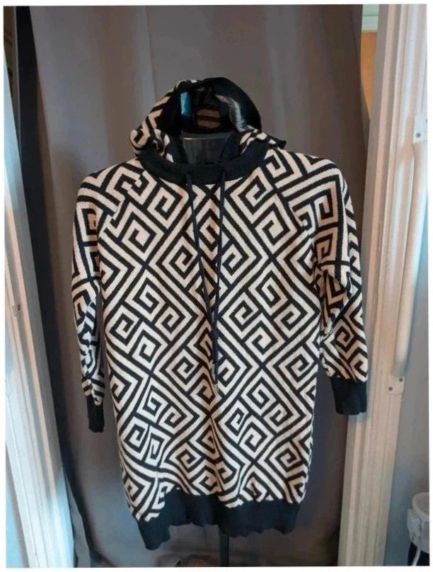 Moewy black cream geometric knit hooded jumper dress with drawstring hood and ribbed cuffs.