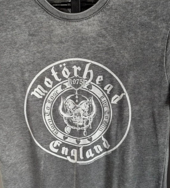 Motörhead grey graphic tee featuring Snaggletooth Warpig emblem and circular print.
