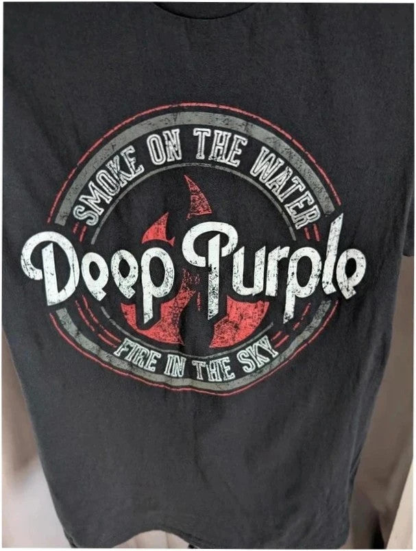 Deep Purple black graphic t-shirt featuring red Smoke on the Water design, 100% cotton.