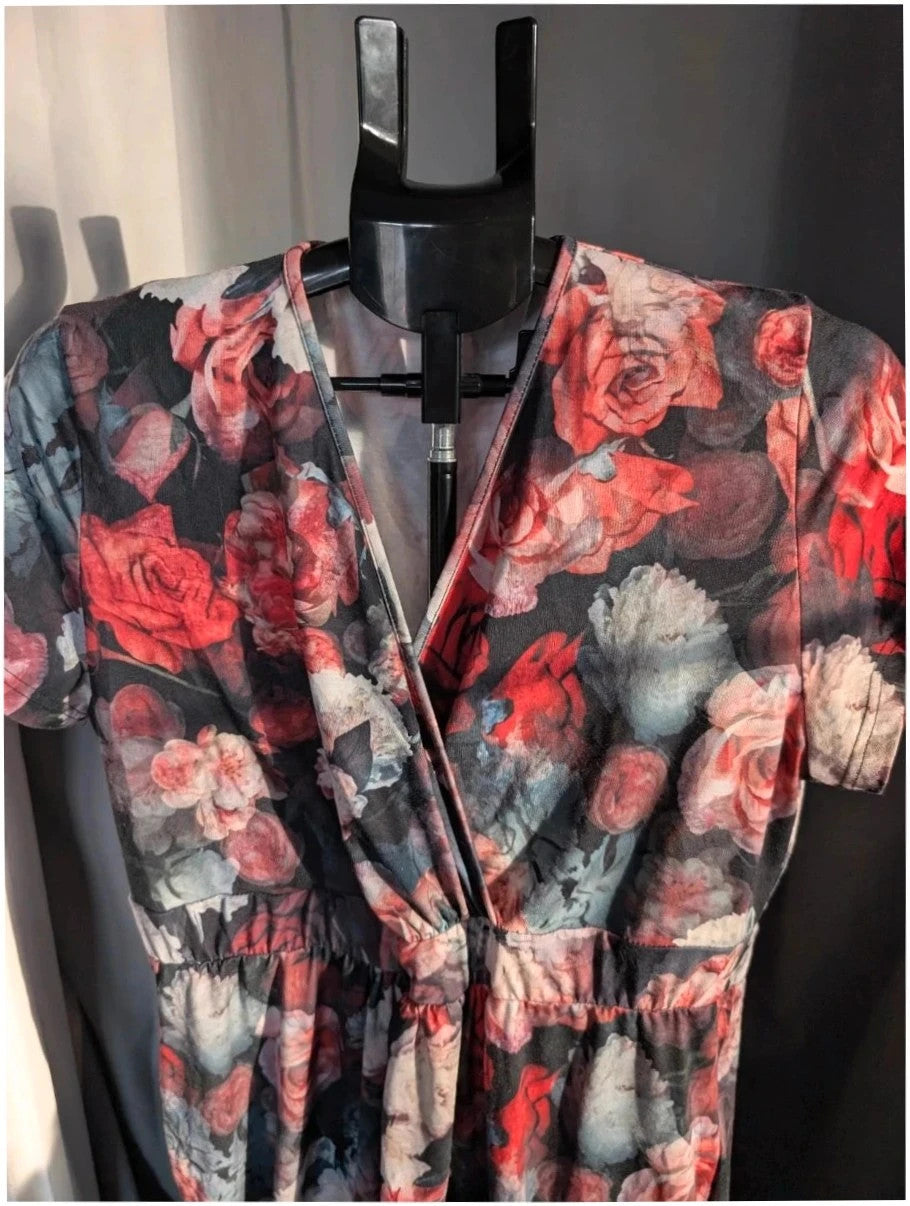 Hotsquash floral rose print maxi dress multi-coloured with V-neck and short sleeves.
