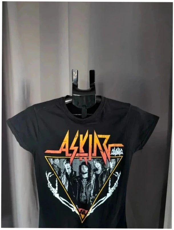 Gildan black pocket t-shirt with vibrant retro rock band graphic and crew neckline.