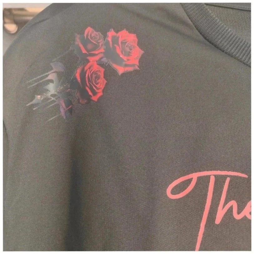 relaxed black graphic t-shirt red rose print gothic style short sleeves