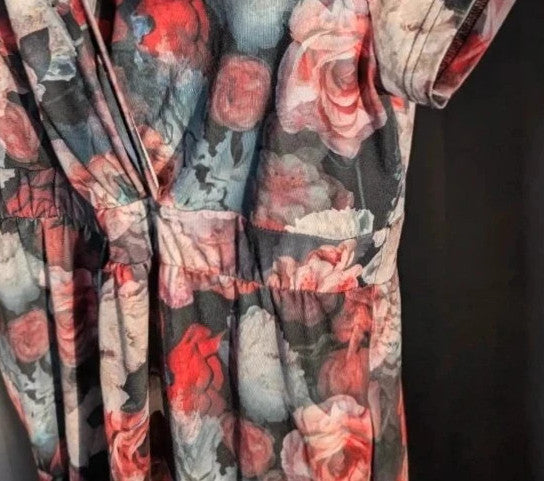 Hotsquash floral rose print maxi dress multi-coloured with V-neck and short sleeves.
