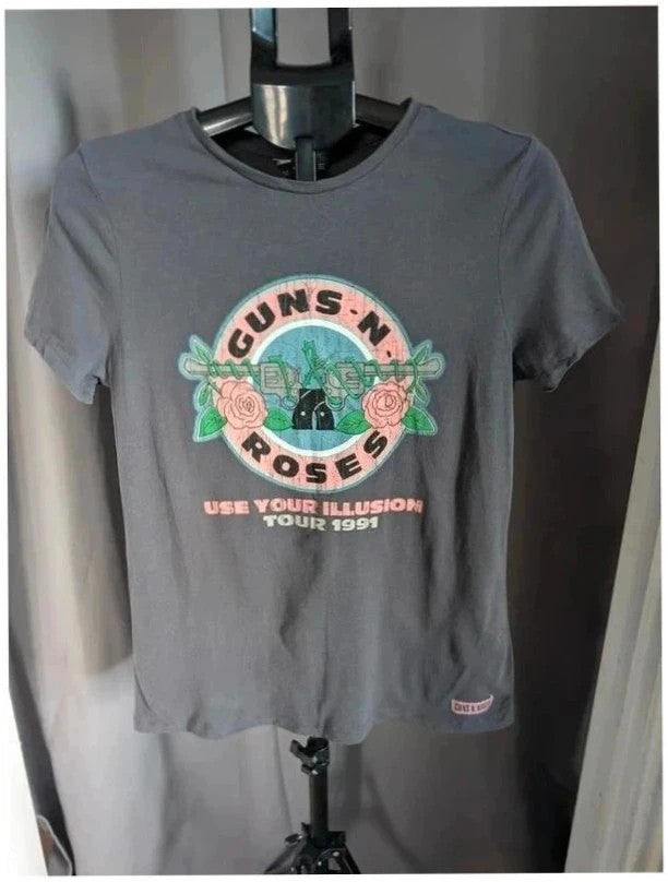 F&F grey men's graphic t-shirt vintage Guns N' Roses 1991 tour pink print details