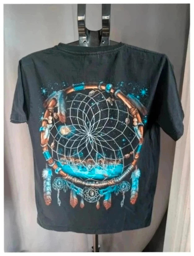 Wild graphic t-shirt black featuring double-sided wolf and dreamcatcher prints, 100% cotton.