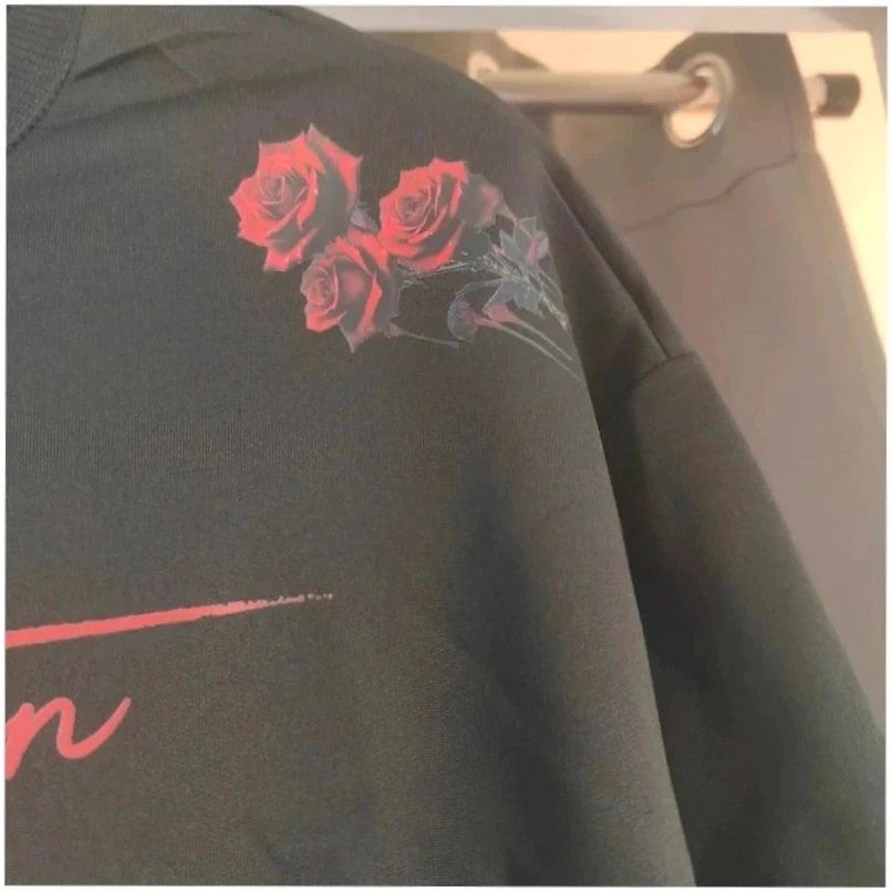 relaxed black graphic t-shirt red rose print gothic style short sleeves