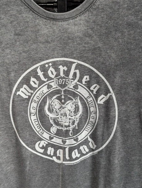 Motörhead grey graphic tee featuring Snaggletooth Warpig emblem and circular print.
