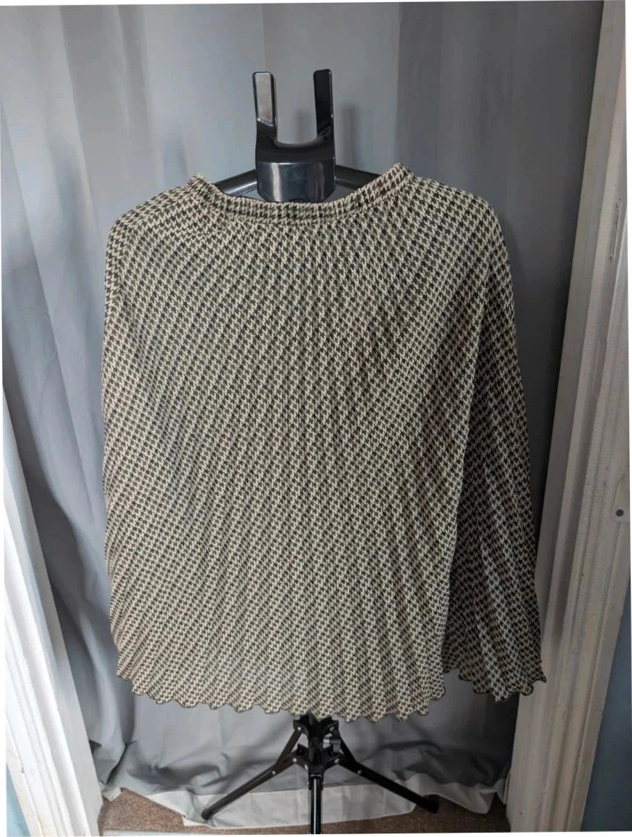 Primark khaki pleated midi skirt houndstooth pattern with elasticated waistband and lining.