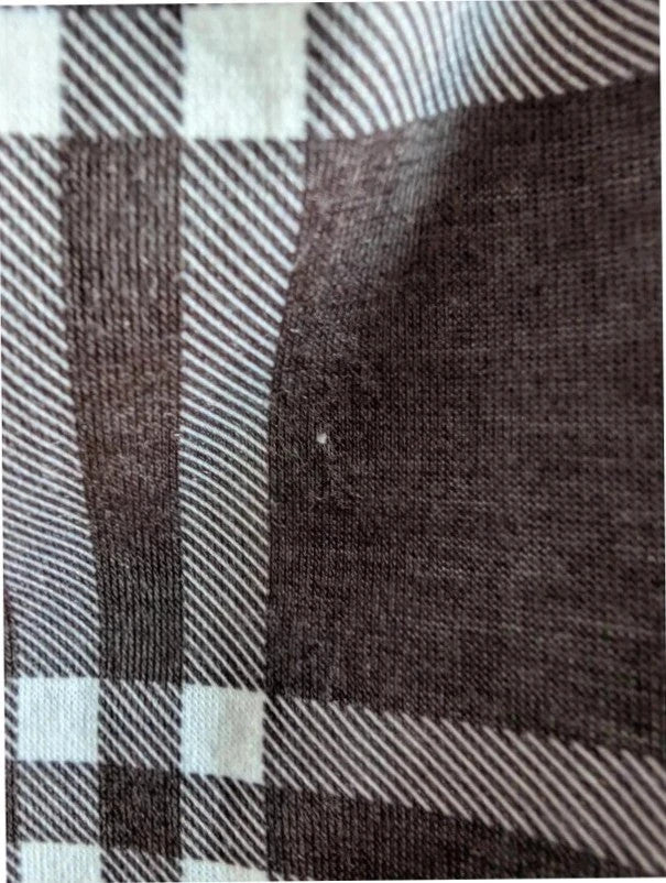Boohoo black and white plaid checked mini skirt with elastic waist and pleated style.