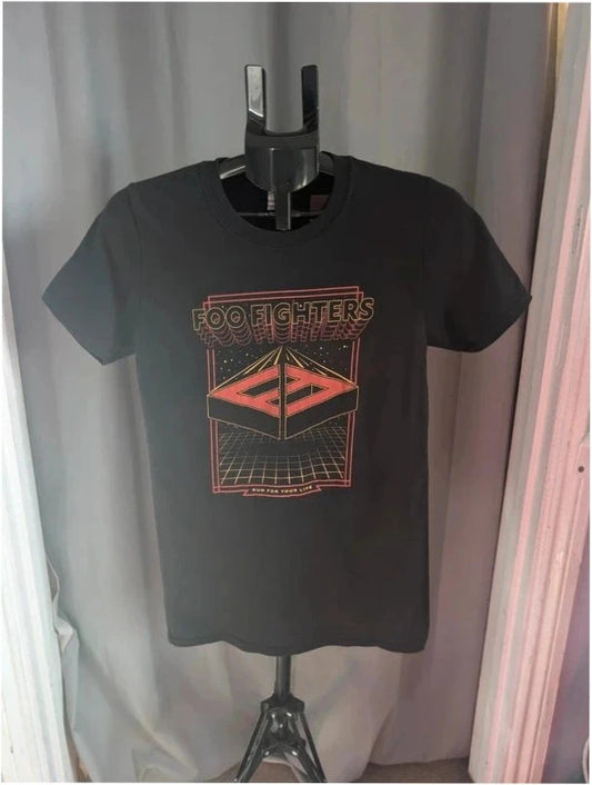 Gildan black graphic t-shirt featuring bold red and white Foo Fighters logo design.