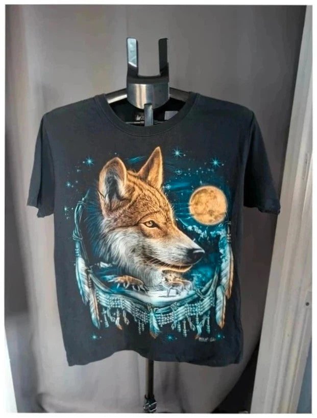 Wild black graphic tee double-sided wolf and dreamcatcher print, vintage-style cotton.