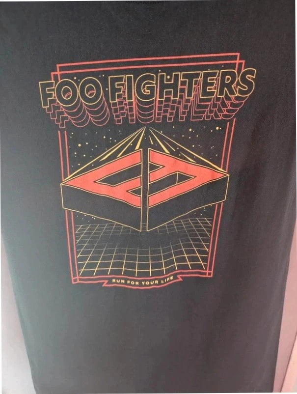 Gildan black graphic t-shirt featuring bold red and white Foo Fighters logo design.